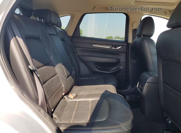 JM3KFADM1K1603988 2019 MAZDA CX-5 Gray Rear interior view