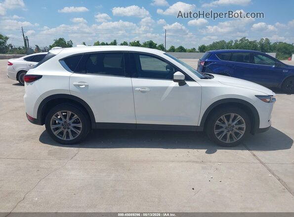 JM3KFADM1L0837958 2020 MAZDA CX-5 White Widok wnętrza z tyłu