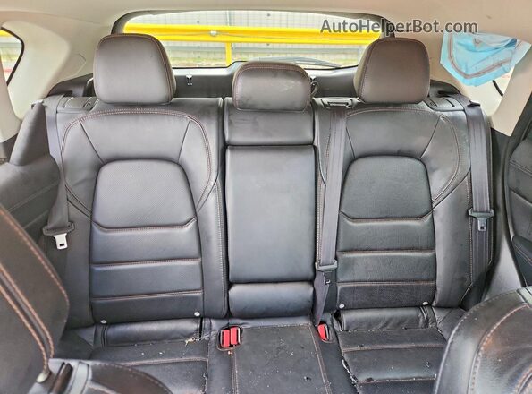 JM3KFADM9J0374707 2018 MAZDA CX-5 White Vista de los asientos traseros