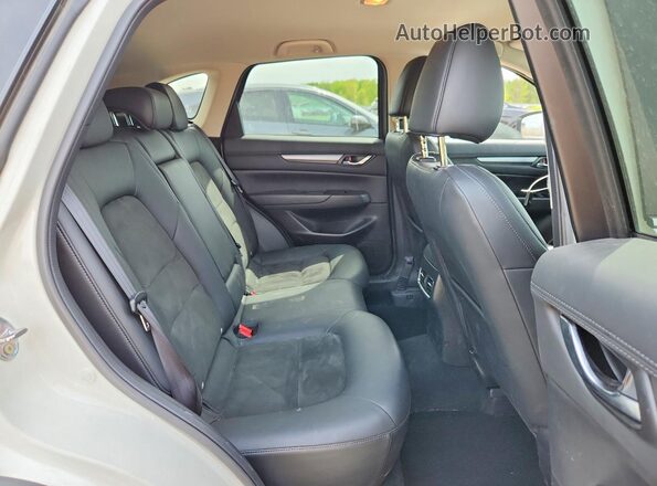 JM3KFBCM9L0857236 2020 MAZDA CX-5 White Widok wnętrza z tyłu