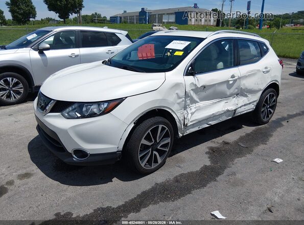 JN1BJ1CPXJW196874 2018 NISSAN ROGUE White Front left