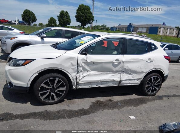 JN1BJ1CPXJW196874 2018 NISSAN ROGUE White 360 interior view