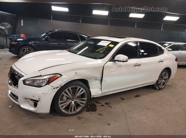 JN1BY1PR3HM210207 2017 INFINITI Q70L White Front view