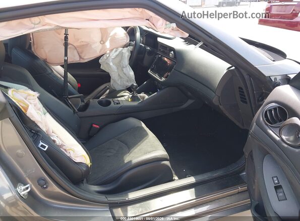 JN1BZ4BH4RM366867 2024 NISSAN Z Gray წინა სალონის ხედი
