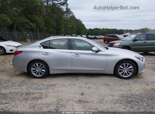 JN1EV7AP6HM736945 2017 INFINITI Q50 Silver Widok wnętrza z tyłu
