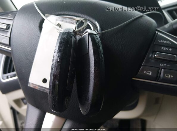 JN1EV7AP8HM738468 2017 INFINITI Q50 White Vista del salpicadero