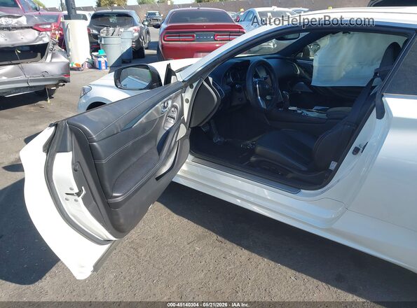 JN1EV7EKXHM360166 2017 INFINITI Q60 White წინა სალონის ხედი