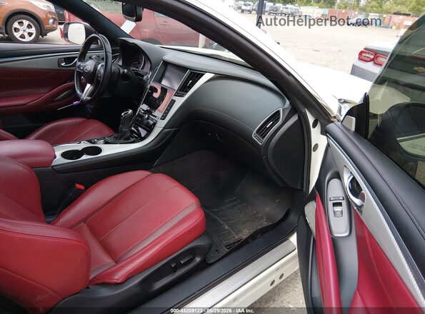 JN1FV7EL2JM630283 2018 INFINITI Q60 White Вид салону спереду