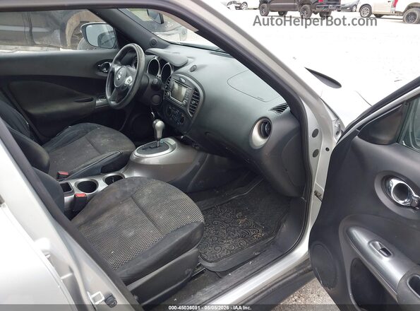 JN8AF5MR0HT702133 2017 NISSAN JUKE Silver Vista interior delantera