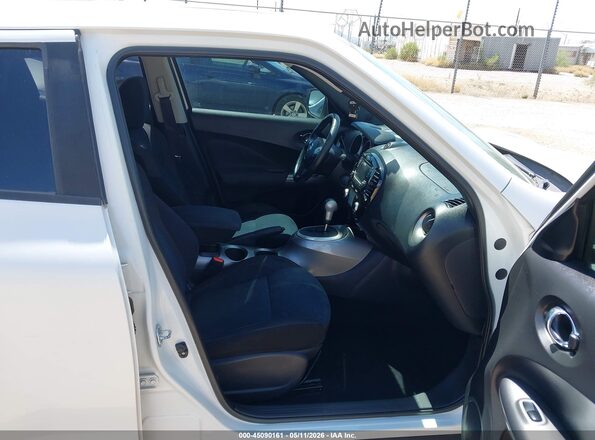 JN8AF5MV5HT750224 2017 NISSAN JUKE White Widok wnętrza z przodu