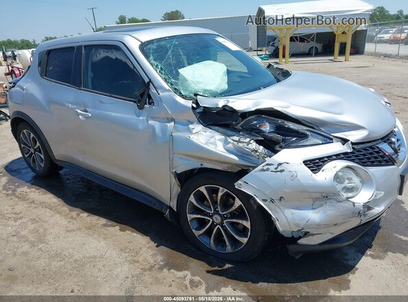 JN8AF5MV8HT750170 2017 NISSAN JUKE Silver Widok z przodu