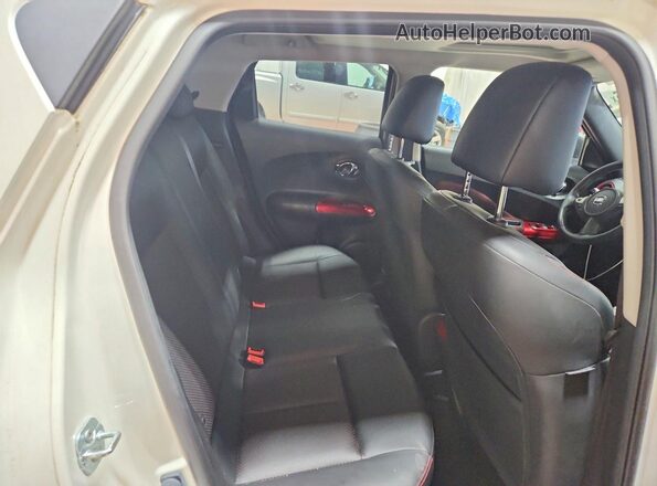 JN8AF5MV9HT750887 2017 NISSAN JUKE White Widok wnętrza z tyłu