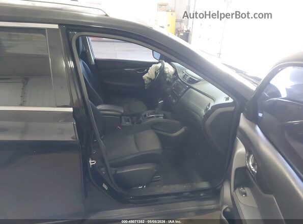 JN8AT2MT0KW261340 2019 NISSAN ROGUE Black 