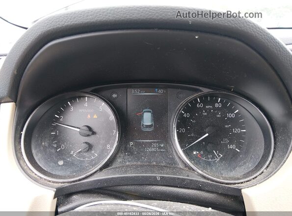 JN8AT2MT2HW393962 2017 NISSAN ROGUE Черный Вид задних сидений
