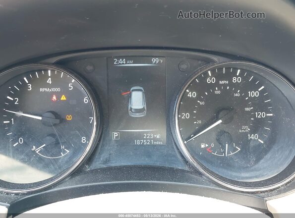 JN8AT2MT2HW401574 2017 NISSAN ROGUE Red Vista de los asientos traseros