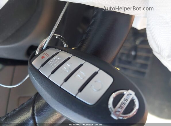 JN8AT2MT4HW402824 2017 NISSAN ROGUE White წინა პანელის ხედი
