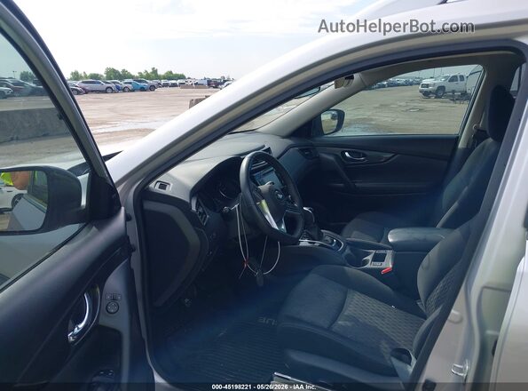 JN8AT2MT4LW014727 2020 NISSAN ROGUE Серебряный Вид салона спереди