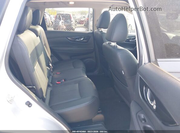 JN8AT2MT7HW402574 2017 NISSAN ROGUE Silver 