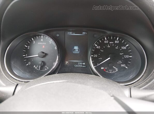 JN8AT2MT8HW387700 2017 NISSAN ROGUE Red Vista de los asientos traseros