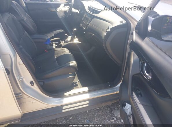JN8AT2MTXJW466792 2018 NISSAN ROGUE Green Սալոնի դիմացի տեսք