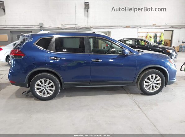 JN8AT2MV0HW010635 2017 NISSAN ROGUE Синий Вид задней части салона