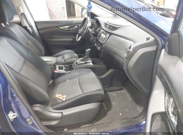 JN8AT2MV0HW010635 2017 NISSAN ROGUE Синий Вид салона спереди