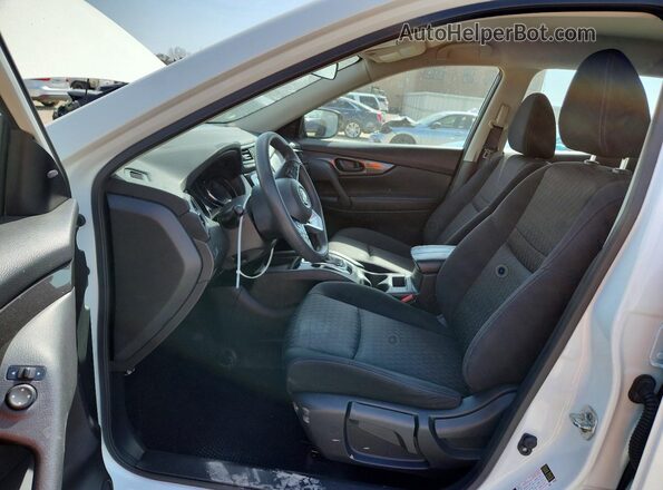 JN8AT2MV0LW138303 2020 NISSAN ROGUE Белый Вид салона спереди