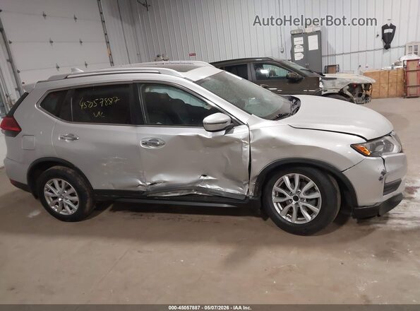 JN8AT2MV2HW285763 2017 NISSAN ROGUE Серебряный Вид задней части салона