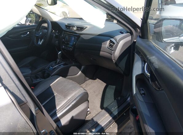 JN8AT2MV2JW310456 2018 NISSAN ROGUE Серый Вид салона спереди