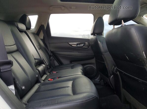 JN8AT2MV4HW263702 2017 NISSAN ROGUE White Սալոնի հետևի տեսք