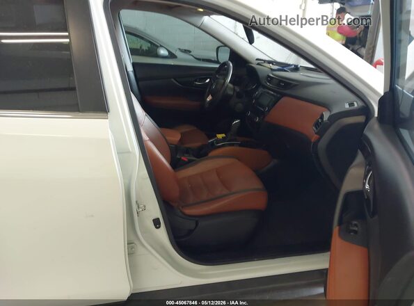 JN8AT2MV5JW304876 2018 NISSAN ROGUE White წინა სალონის ხედი