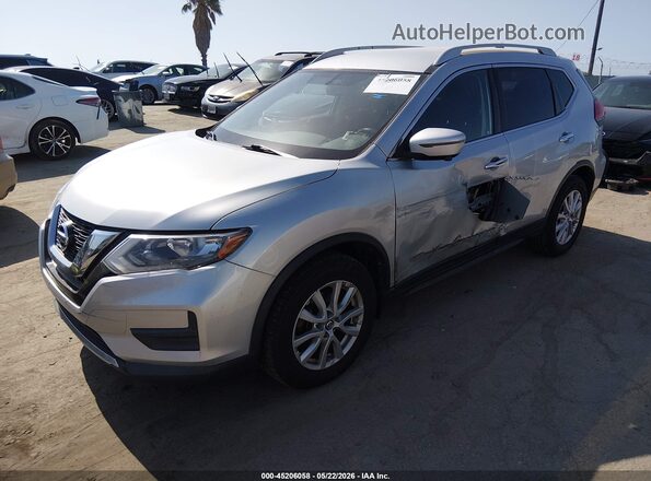 JN8AT2MV8HW277604 2017 NISSAN ROGUE Серебряный Передняя левая четверть