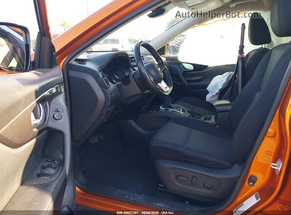 JN8AT2MVXKW373497 2019 NISSAN ROGUE Orange Front interior view