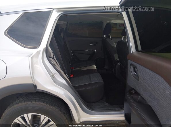 JN8BT3BA4PW416300 2023 NISSAN ROGUE Silver Widok naklejki z numerem VIN