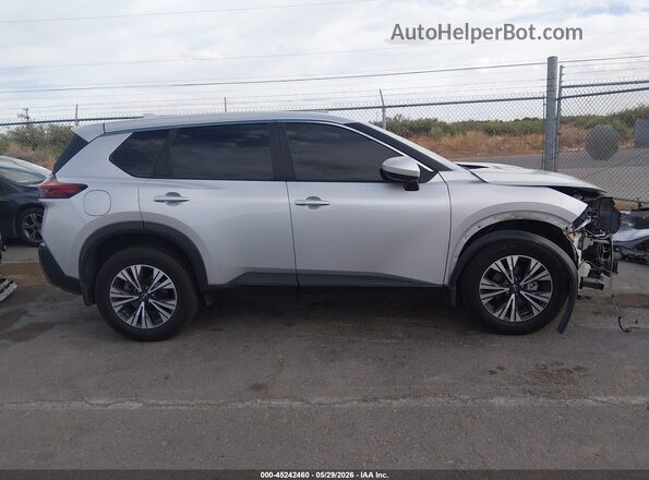 JN8BT3BA4PW416300 2023 NISSAN ROGUE Silver Widok wnętrza z tyłu