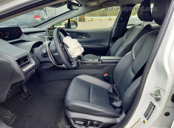 JTDACAAU6S3060773 2025 TOYOTA PRIUS Белый Вид салона спереди