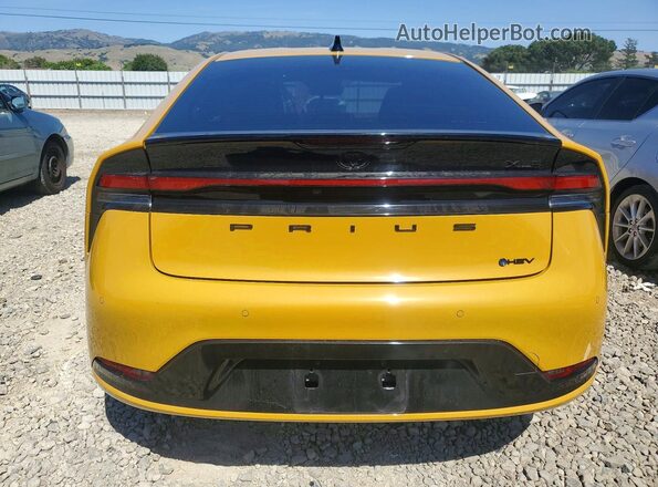 JTDADABU6T3034591 2026 TOYOTA PRIUS Yellow Вид ззаду