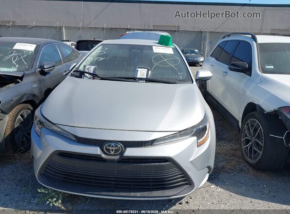 JTDB4MEE1T3034587 2026 TOYOTA COROLLA Silver Widok wnętrza z tyłu