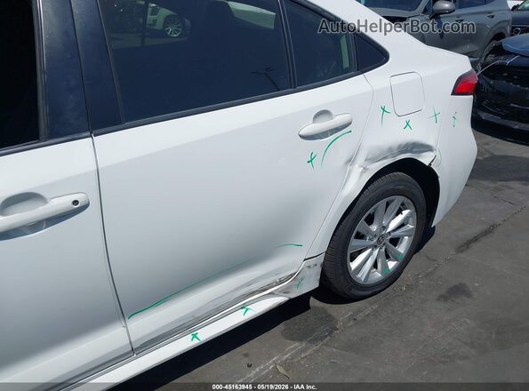 JTDBCMFE0P3001586 2023 TOYOTA COROLLA White Widok z przodu