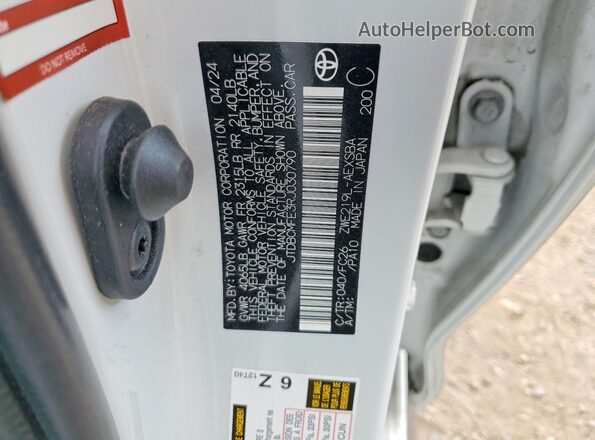 JTDBCMFE3RJ030790 2024 TOYOTA LL White Vista del compartimento del motor