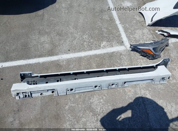 JTDBCMFE5R3038720 2024 TOYOTA LL White 