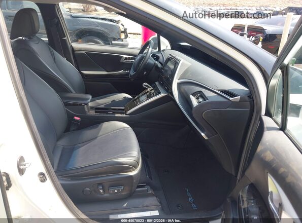 JTDBVRBD9HA002298 2017 TOYOTA MIRAI White Սալոնի դիմացի տեսք
