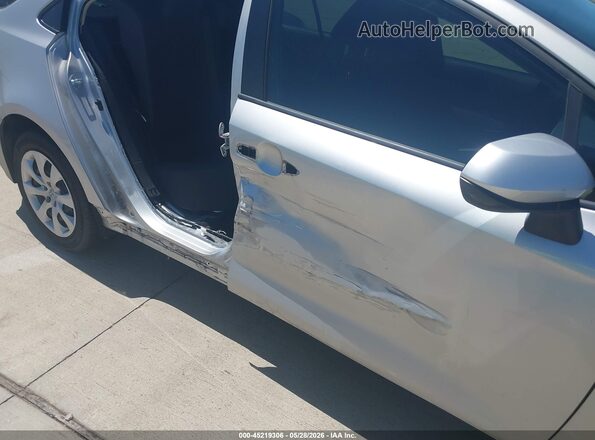 JTDEPMAE5NJ210095 2022 TOYOTA COROLLA Серебряный Вид спереди