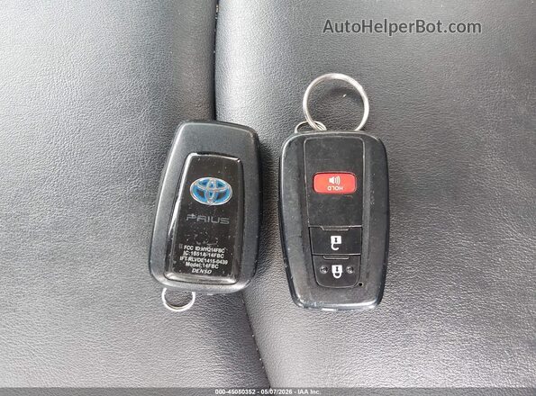 JTDKARFUXH3043825 2017 TOYOTA PRIUS Черный 