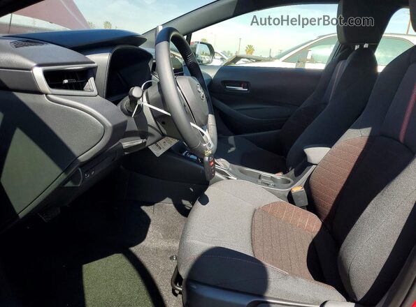 JTDP4MCE4T3527902 2026 TOYOTA COROLLA Red Widok wnętrza z przodu