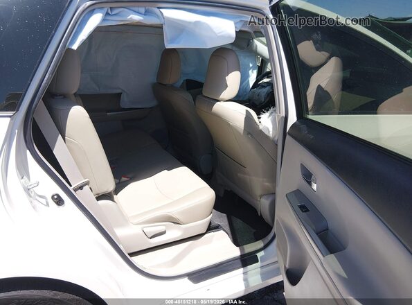 JTDZN3EU2HJ065802 2017 TOYOTA PRIUS V White VIN կոդի պիտակի տեսք