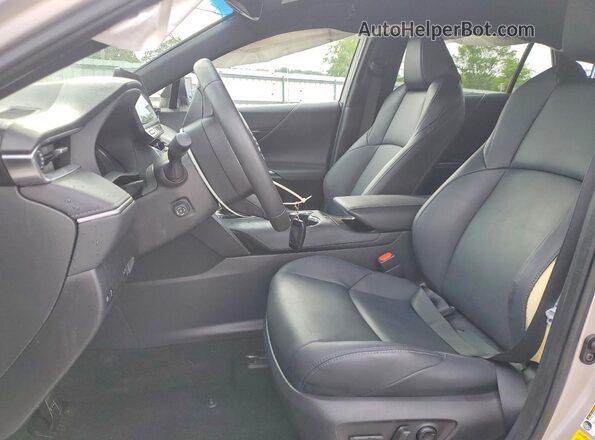 JTEAAAAH1PJ149657 2023 TOYOTA VENZA Silver Widok wnętrza z przodu