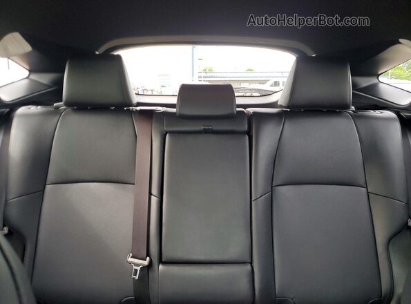 JTEAAAAH1PJ149657 2023 TOYOTA VENZA Silver Widok tylnych siedzeń