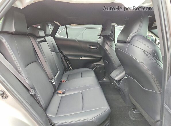 JTEAAAAH1PJ149657 2023 TOYOTA VENZA Silver Widok wnętrza z tyłu
