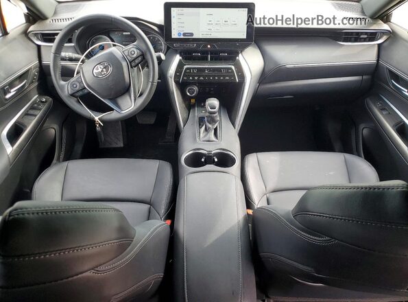 JTEAAAAH1PJ149657 2023 TOYOTA VENZA Silver Widok deski rozdzielczej